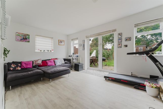 2, Sutton Way, Hounslow photo 2