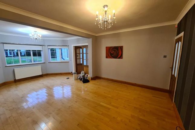 Courtlands Drive, Watford photo 3