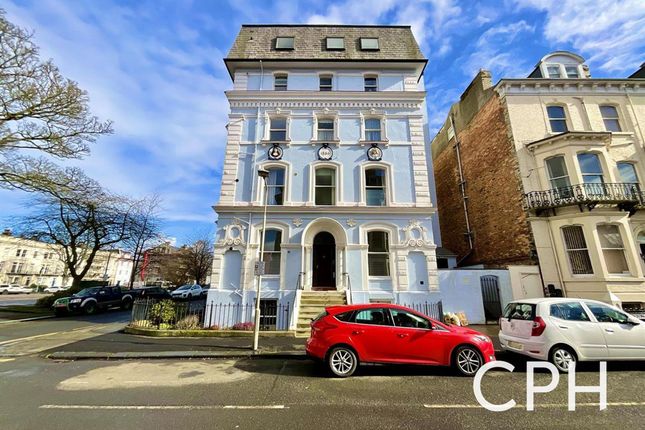 2-bed flat on 24 Fairview Court St. Martins Avenue, Scarborough, £125,000