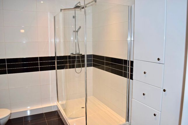 Flat to rent in Normanton Spring Close, Sheffield