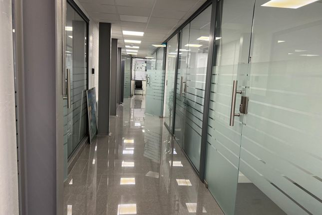 Office to let in Hamlets Way, London