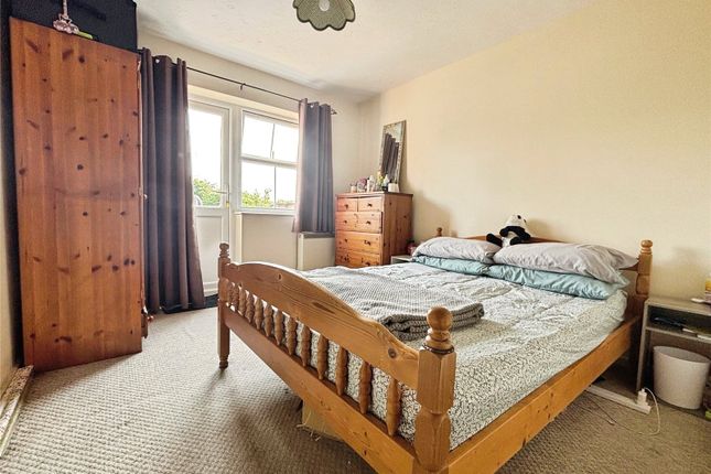 Flat 3, 14, Newcastle Road, Berkshire photo 3