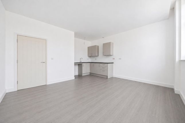 Flat 9, 17-23, Market Street, Guildford photo 2