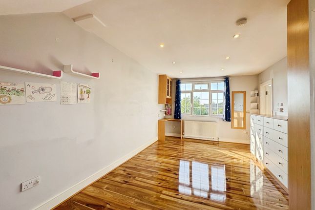 Flat 2, 91 Camrose Avenue, Edgware photo 4