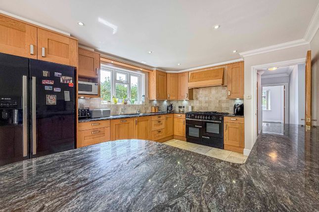 59 Church Street, Crowthorne, Berkshire photo 4