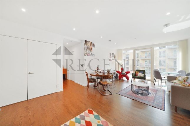 31, Flat 66, Waterline Way, London photo 3
