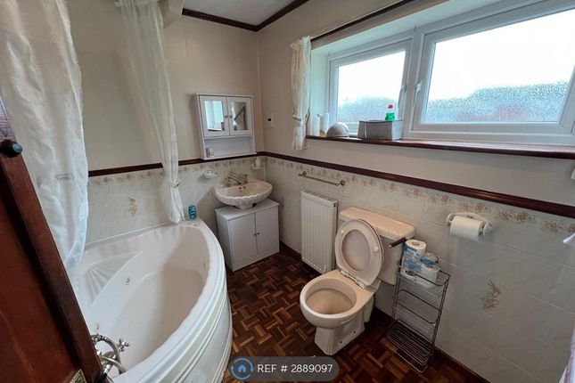 Lewis Close, Willenhall photo 4