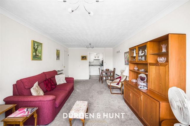 Flat 17, Manor Court Lodge, London photo 3