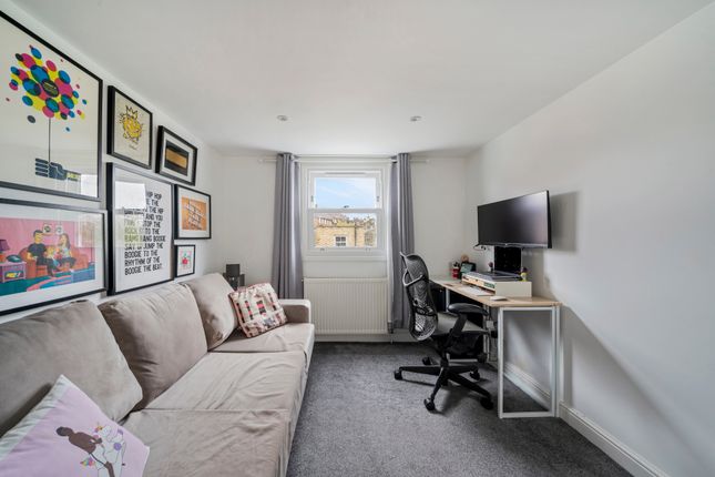 Terraced house for sale in Chatterton Road, London