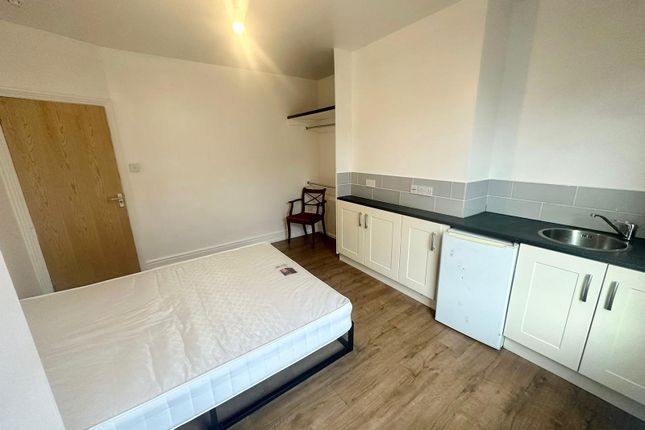 Room 4, 23, West Hendford, Somerset photo 4