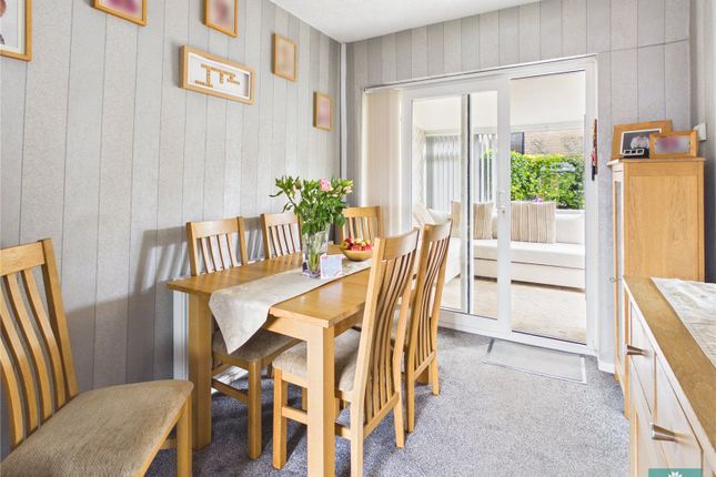 11, Crossbank Avenue, Lees photo 4
