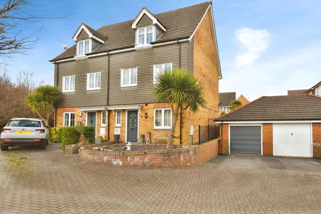3-bed semi-detached on Blake Close, Whiteley, £399,950
