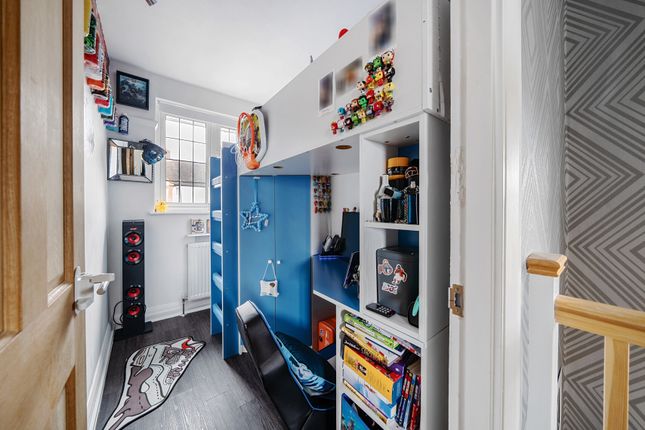 End terrace house for sale in Kingsbridge Road, Morden