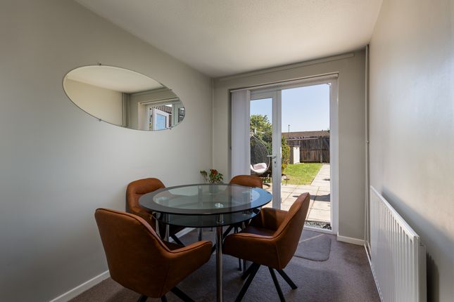 18, Rothervale, Surrey photo 4