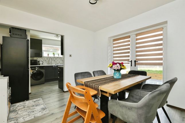 28, Edinburgh Road, Worksop photo 4
