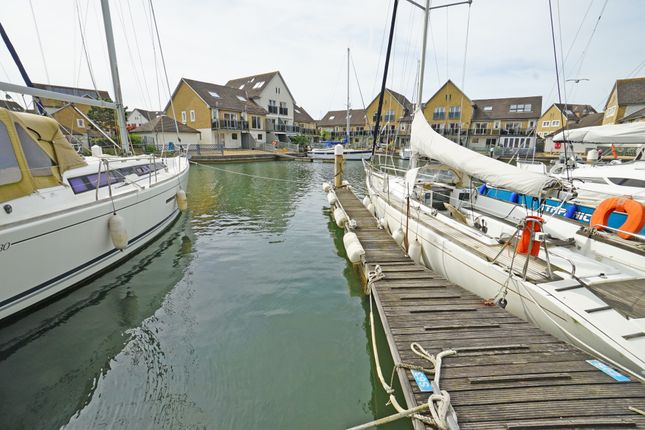 28, Cadgwith Place, Portsmouth photo 4