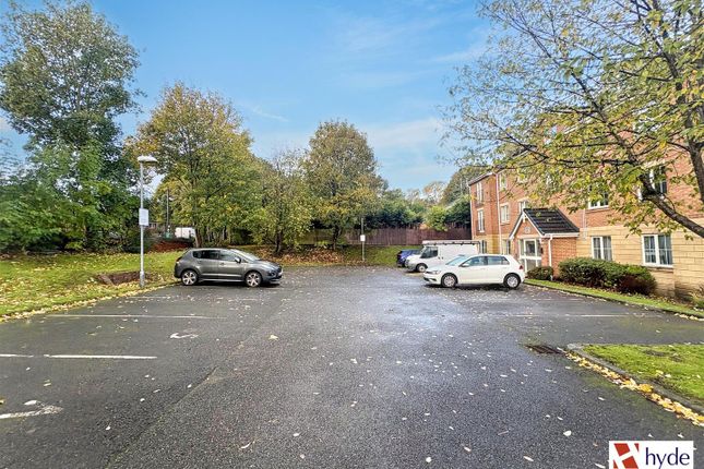 Canberra Way, Oldham Road photo 3