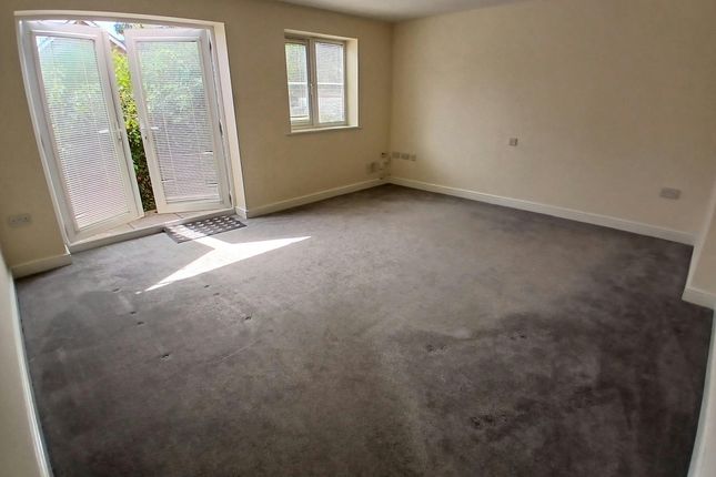 1 Queenscroft Court, Queensville Avenue, Stafford photo 4