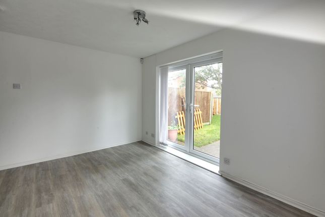 8a Neptune Close, Runcorn photo 3