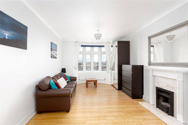 Flat for sale in Parkview Court, London