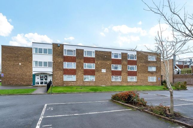 Thumbnail Flat for sale in Selwyn Court, Aylesbury