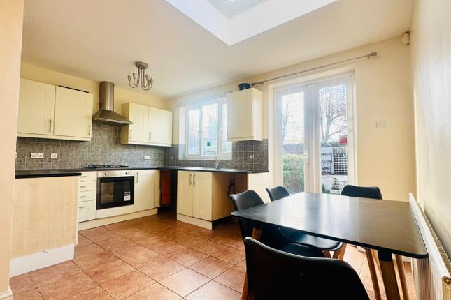 22 , Lathkill Close, Enfield photo 5