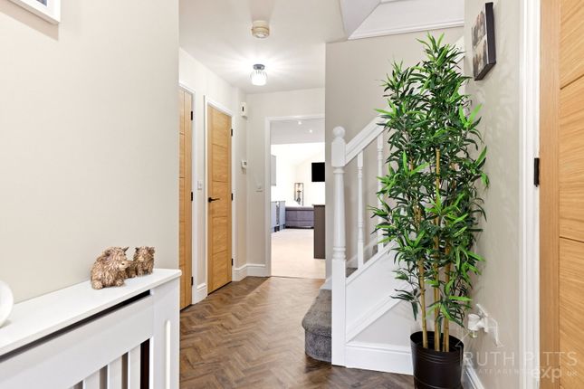 2, Pendragon Place, Pontefract photo 4