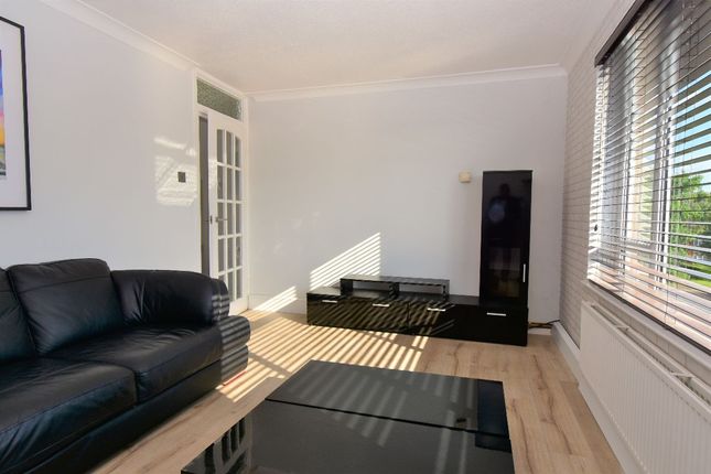 52 Adelphi Crescent, Hornchurch photo 4