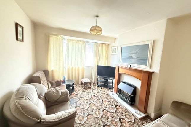 27 Etterby Lea Grove, Carlisle photo 2