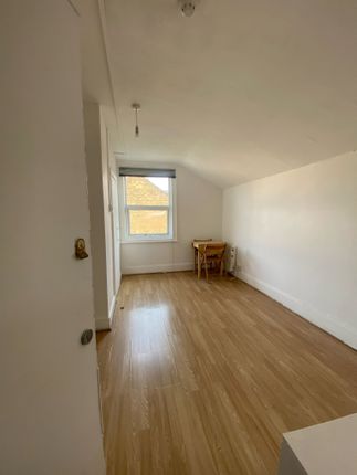 54, Dyne Road, London photo 4