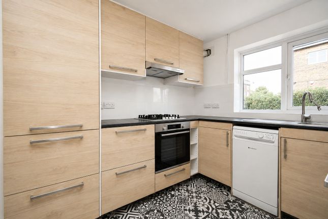 48 Gurney Close, London, Greater London photo 2