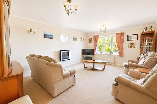 Flat 5 Sandringham Lodge, 30 High Street, Lee-On-The-Solent photo 2