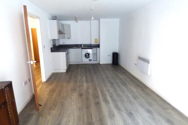 Flat to rent in Oliver Road, London