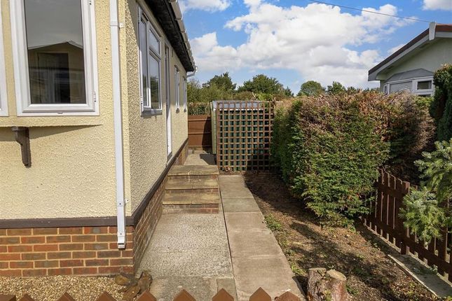 Thumbnail Mobile/park home for sale in East Hill Road, Knatts Valley, Sevenoaks, Kent