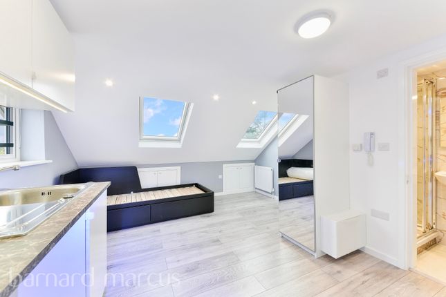 Sunbury Way, FELTHAM photo 3