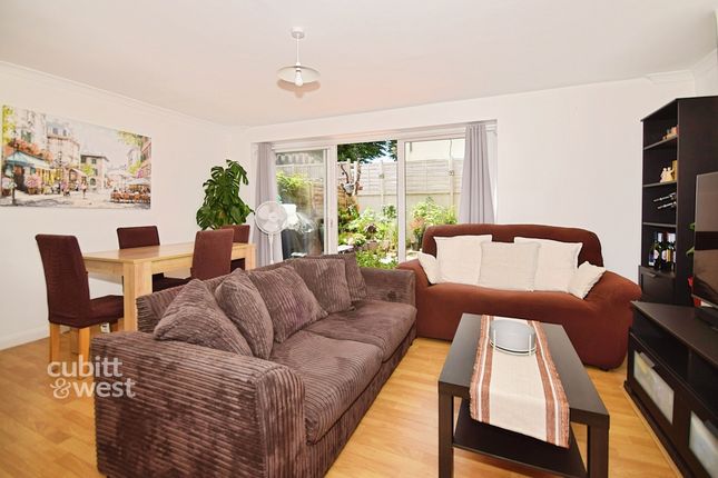 8, Lime Close, Chichester photo 2