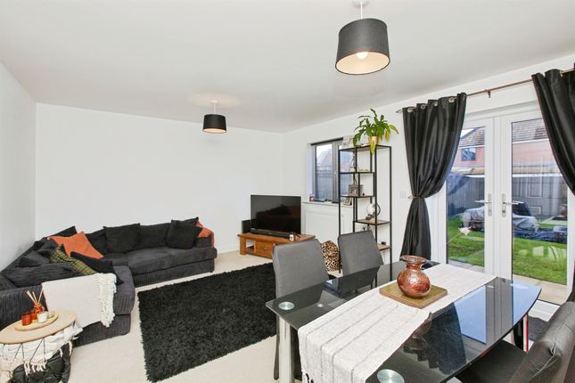 9, Chatham Drive, Burton-On-Trent photo 2