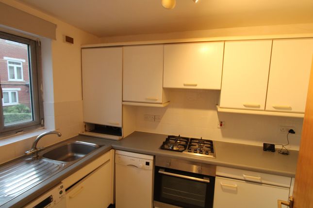 3 Lion Court, 6 Swynford Gardens, London photo 4