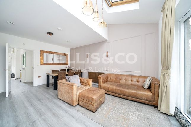 End terrace house for sale in Edgecumbe Avenue, London