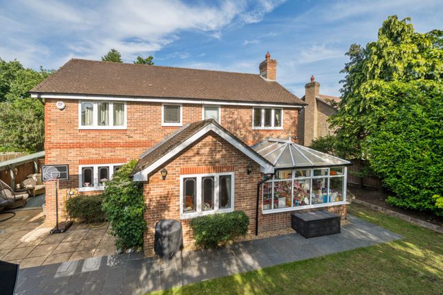 5 Hoggarth Close, Petersfield photo 2