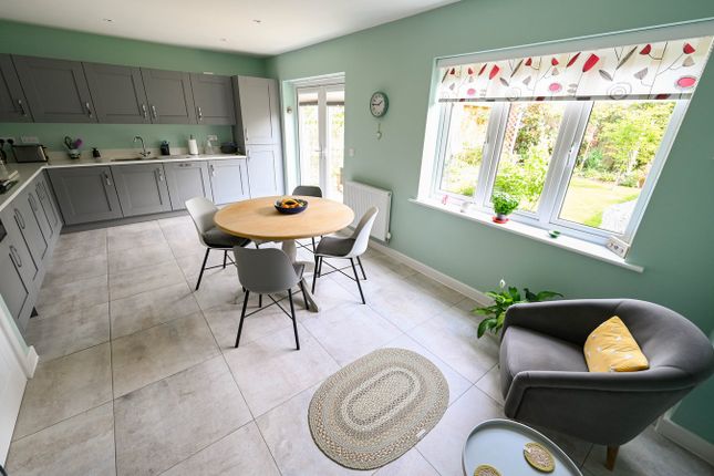3, Winnow Close, Wimborne photo 4