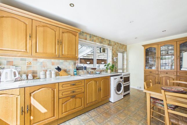 12, Alder Close, Worcestershire photo 2