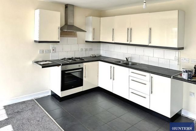3, Carrholme Court, Halifax photo 2
