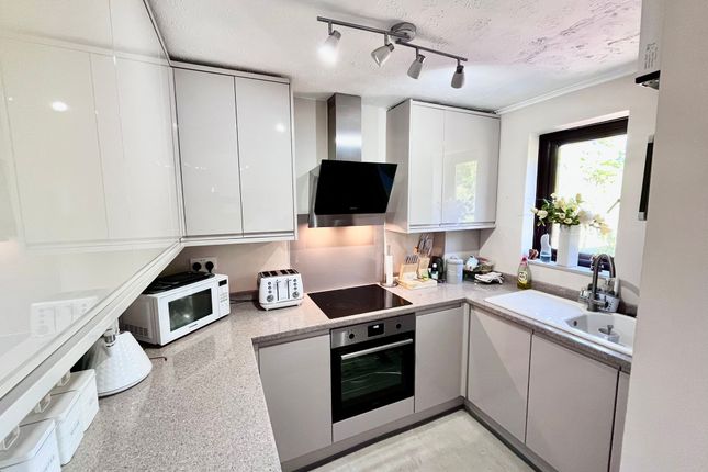 68 Belsize Avenue, Milton Keynes photo 3