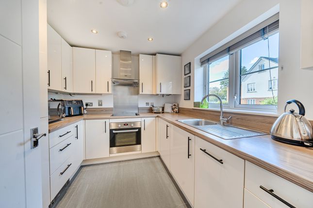 42, Weydon Lane, Farnham photo 3