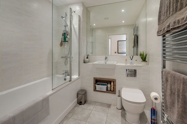 Flat 57, Pointelle House, Wallington photo 4