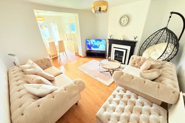 3 Rushdene Avenue, Barnet photo 2