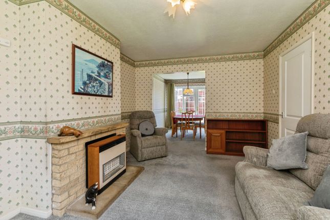 65, Kestrel Close, Bristol photo 2