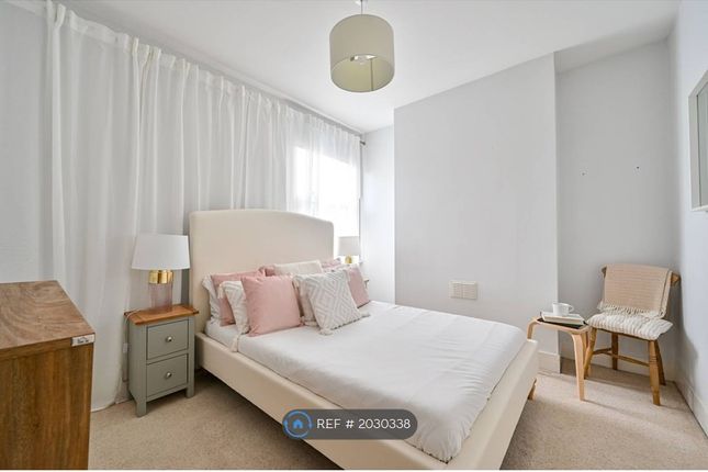 Terraced house to rent in Harbinger Road, London