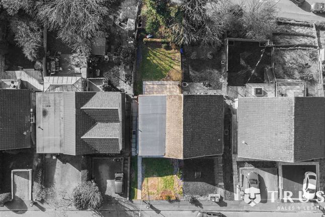 20 Ebor Gardens, Mirfield photo 2